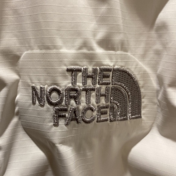 The North Face light weight coat - Picture 2 of 6